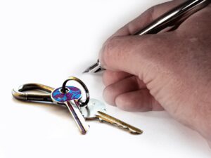 Commercial Lease Legal Advice. Photo of signature and property keys