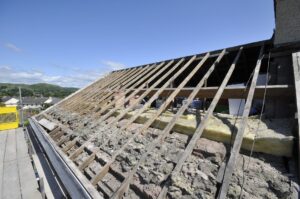 Building Contract Dispute Lawyers. Specialist solicitors. Photo of building work on roof